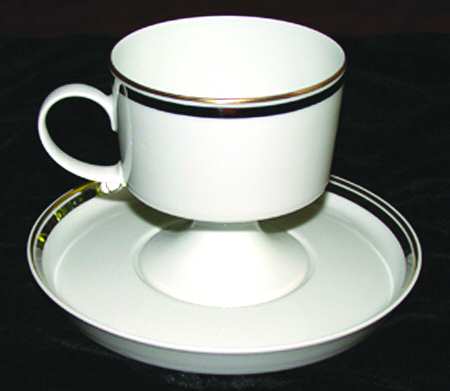 R1546 Footed Cup & Saucer Set