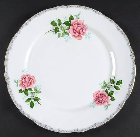 Roses To Remember (Pink, Scalloped) by Royal Stafford
