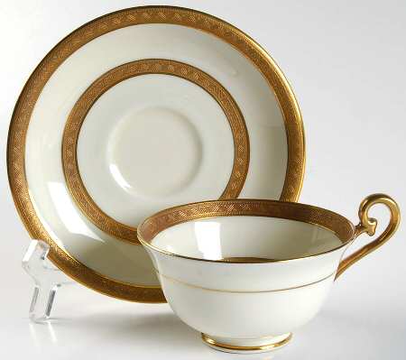 H2919 Footed Cup & Saucer Set