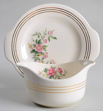 Shelly Gravy Boat & Underplate