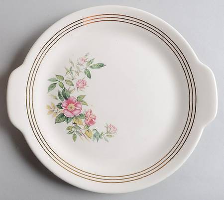 Shelly Handled Cake Plate