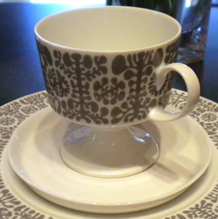 R1578 Footed Cup & Saucer Set