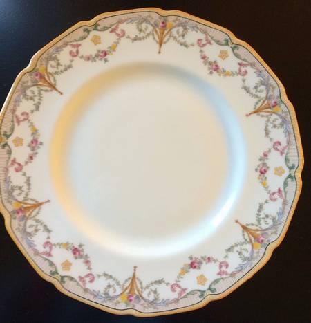 H196 by Royal Doulton