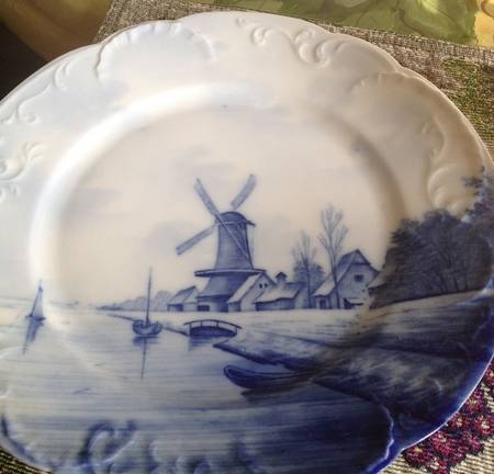 Delft Louis XIV Dinner Plate