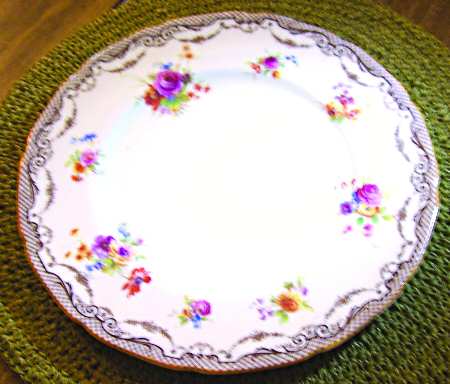 V1557 by Royal Doulton