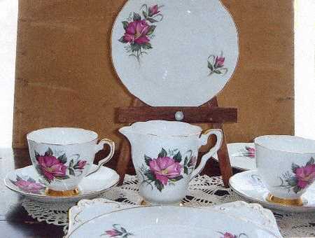 2093 Footed Cup & Saucer Set