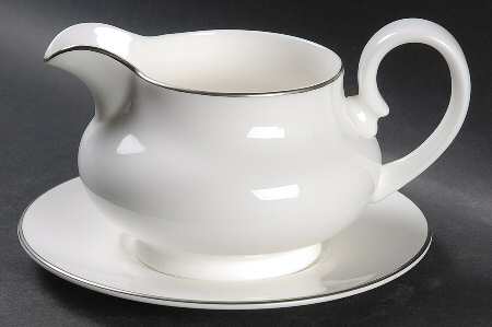 Signature Platinum Gravy Boat & Underplate