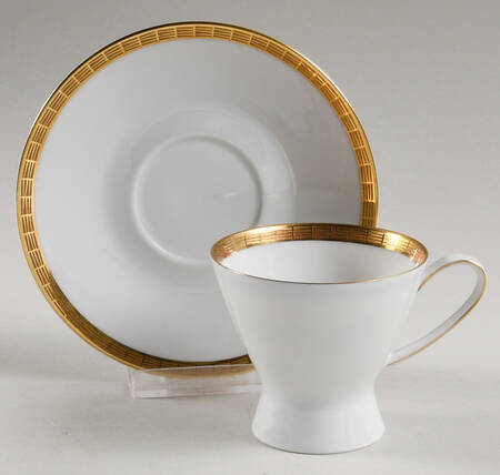 R1611 Footed Cup & Saucer Set