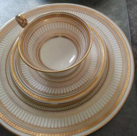 E4855 White by Royal Doulton
