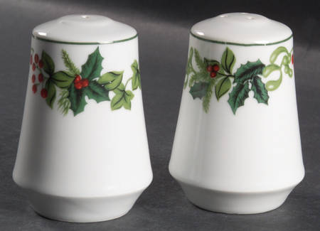 Cardinal Christmas Salt & Pepper Set