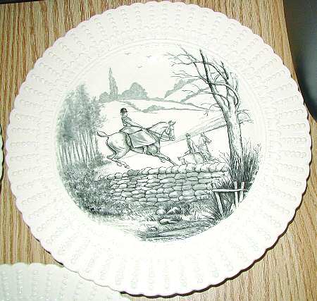 Hunt Black (Embossed Dot Border) Dinner Plate