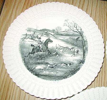 Hunt Black (Embossed Dot Border) Dinner Plate