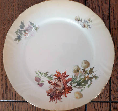 Rd239 by Royal Doulton