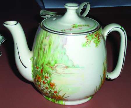 Nancy Teapot & Lid
