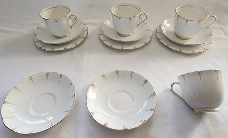 ROA187 Footed Cup & Saucer Set