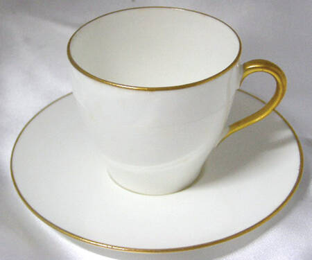 E5102 by Royal Doulton