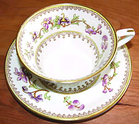 Z2277 Footed Cup & Saucer Set