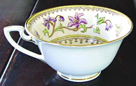 Z2277 Footed Cup