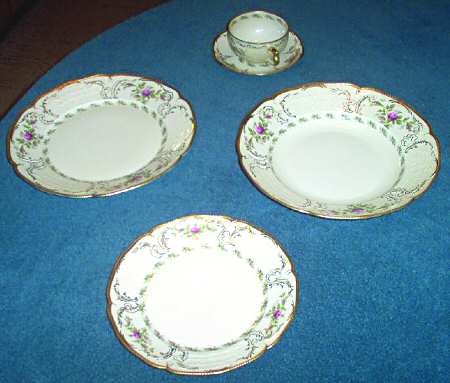 3581 (Gold Scrolls, Sanssouci) by Rosenthal - Continental