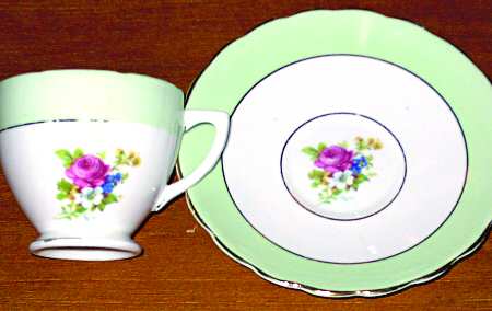 5004 (Scalloped) Footed Cup & Saucer Set