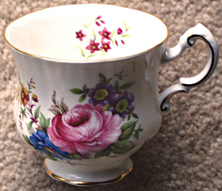 R276 Footed Cup