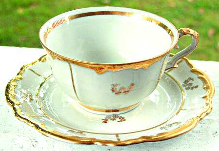 R1672 Flat Cup & Saucer Set