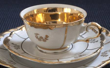 R1672 Footed Cup & Saucer Set