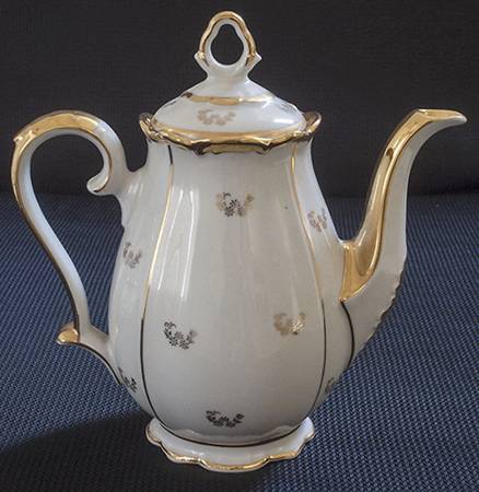 R1672 Coffee Pot & Lid