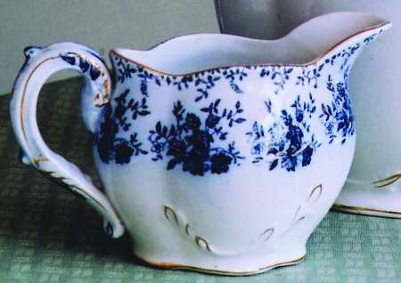 Ladas Blue Creamer