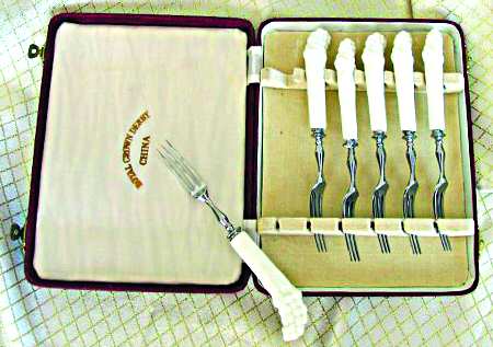 Vine White Individual Fruit Fork with Stainless Tines