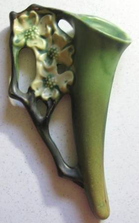 Dogwood II Green (Smooth) 10" Wall Pocket Vase