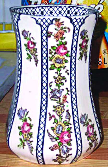 D4011 by Royal Doulton