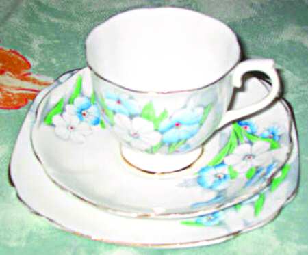 Petunia by Royal Albert