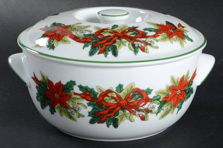 Holly Ribbons Garland 1 Qt Round Covered Casserole