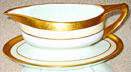 R1683 Gravy Boat with Attached Underplate