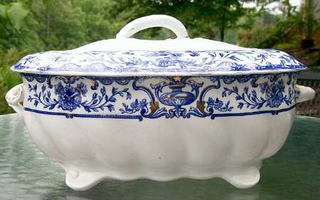 Athol (Gold Accents) Oval Covered Vegetable