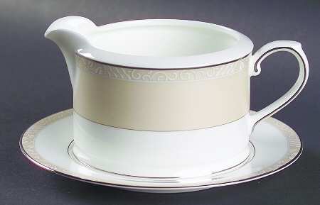Cashmere Gravy Boat & Underplate