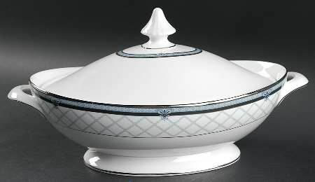 Countess Oval Covered Vegetable