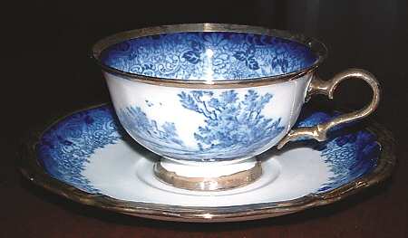 R1691 Footed Cup & Saucer Set