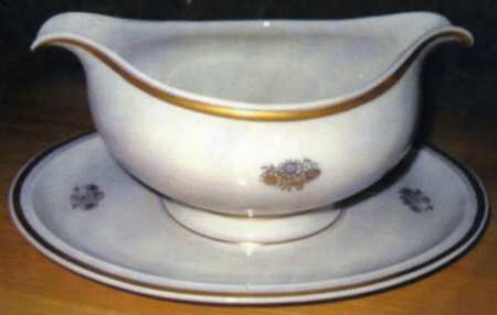 R1693 Gravy Boat with Attached Underplate