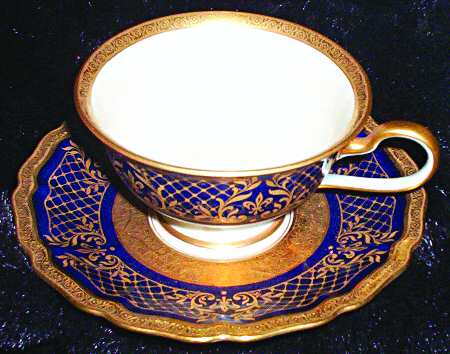 R1696 Footed Cup & Saucer Set