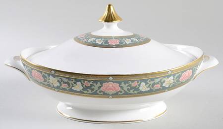 Tudor Court Oval Covered Vegetable