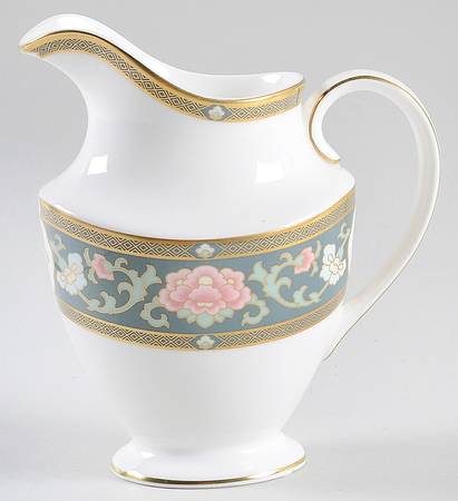 Tudor Court Creamer