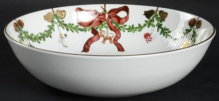 Star Fluted 9" Round Serving Bowl