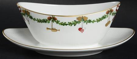 Star Fluted Gravy Boat with Attached Underplate