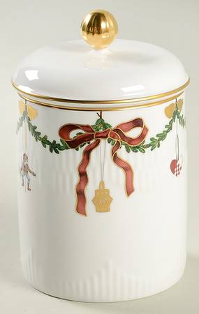 Star Fluted Treat Jar & Lid