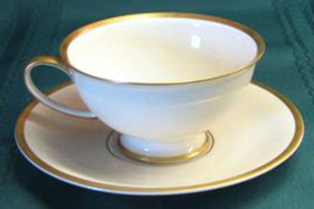 R1714 Footed Cup & Saucer Set