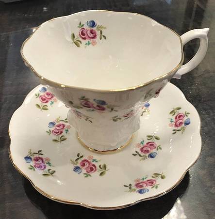ROA196 Footed Cup & Saucer Set