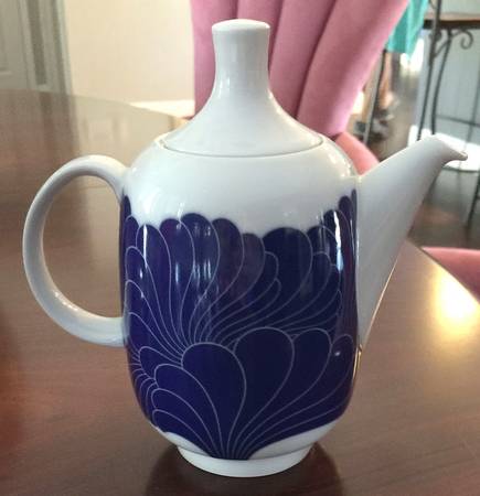 R1717 Coffee Pot & Lid