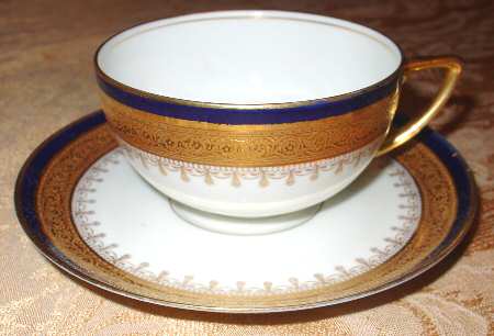 1707 Footed Cup & Saucer Set
